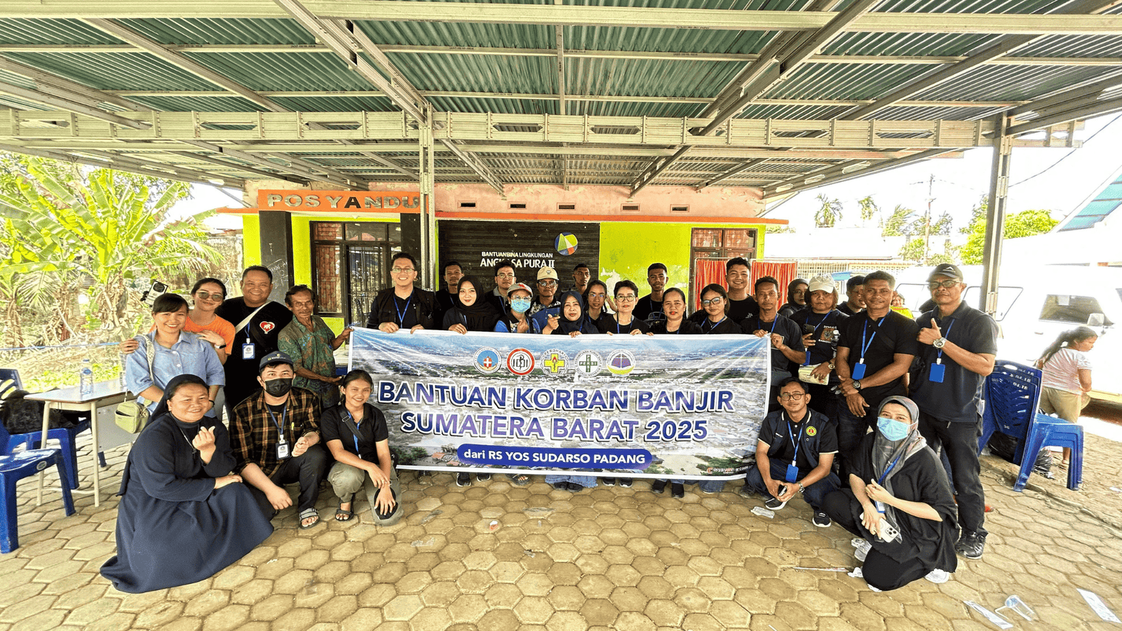 Pemeriksaan Kesehatan Gratis dan Penyaluran Bantuan untuk Korban Banjir Bandang