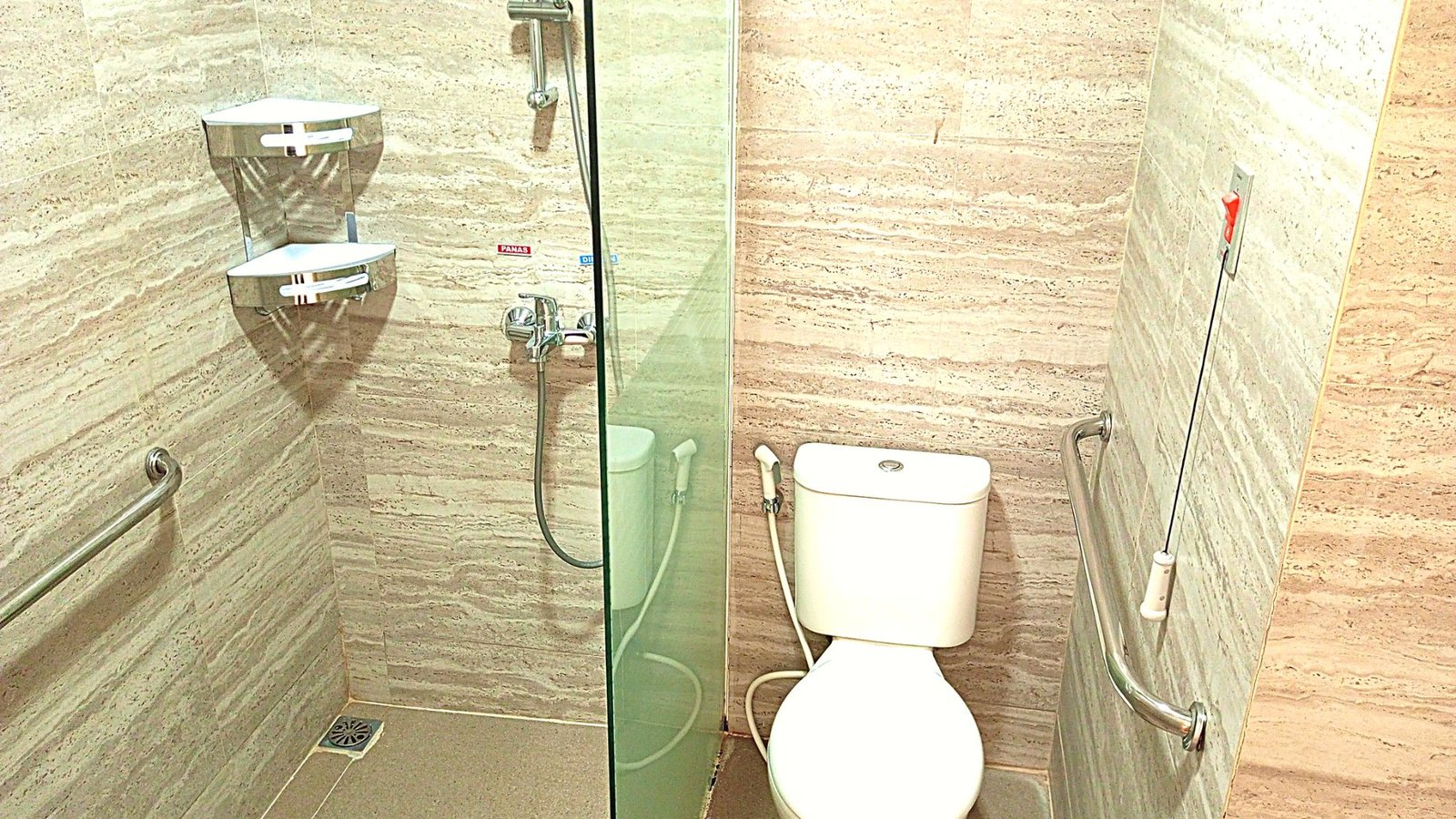 Toilet Kamar Rawat Inap Kelas 1