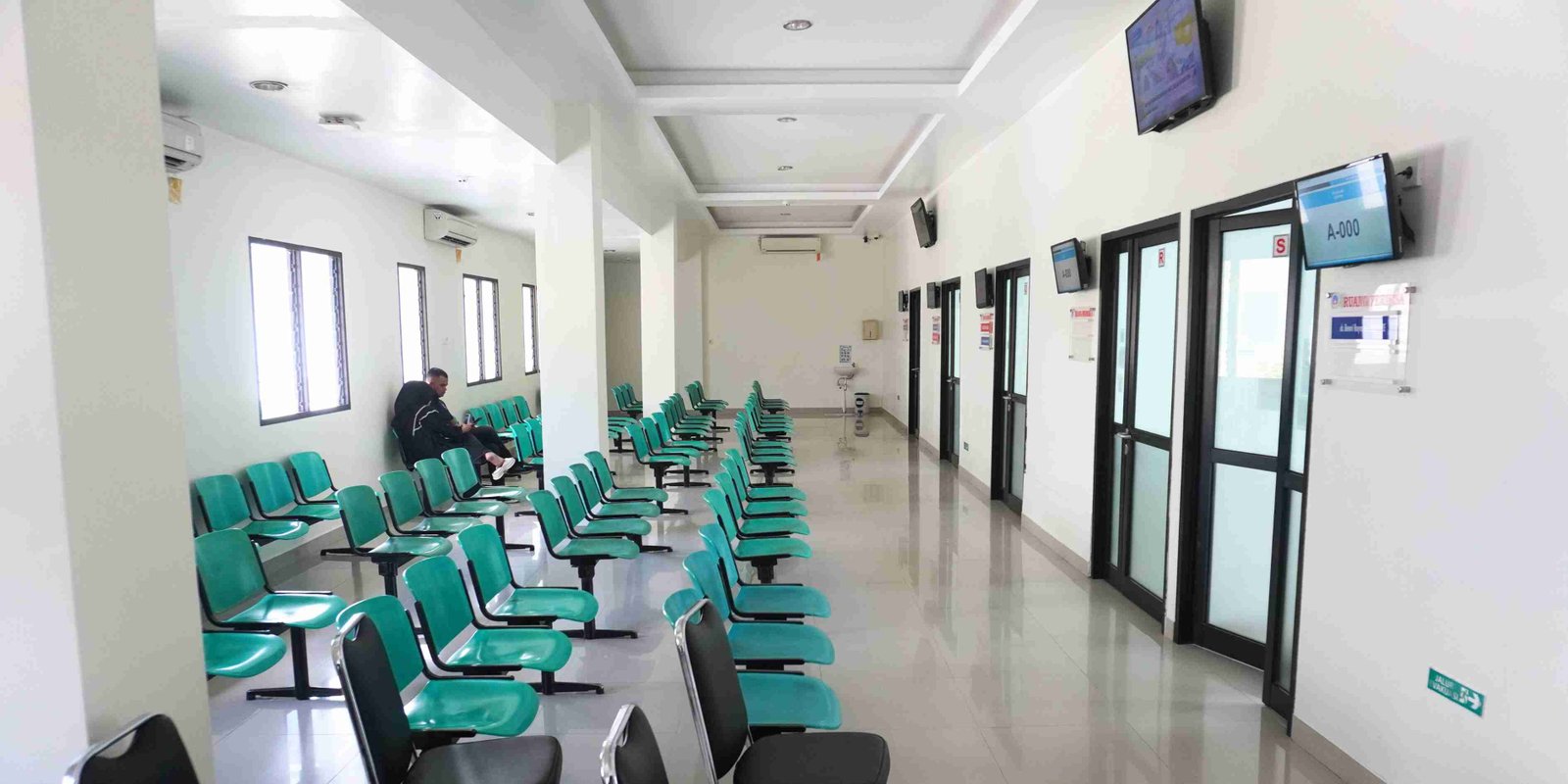 Ruang Tunggu Poliklinik Lantai 2